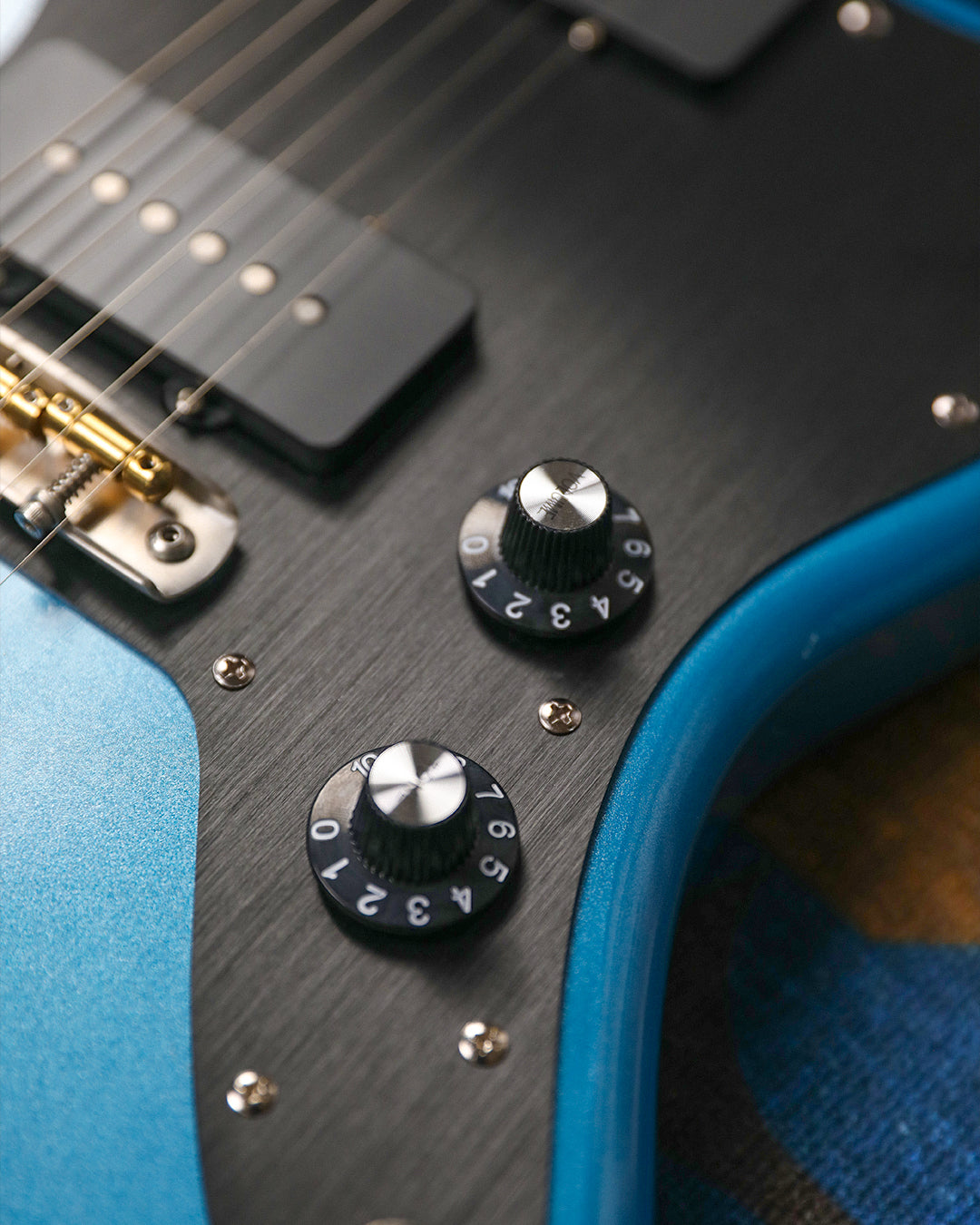 FOALS FJM7-MAX Offset Electric Guitar – Black Aluminum Pickguard | Autumn Special Edition